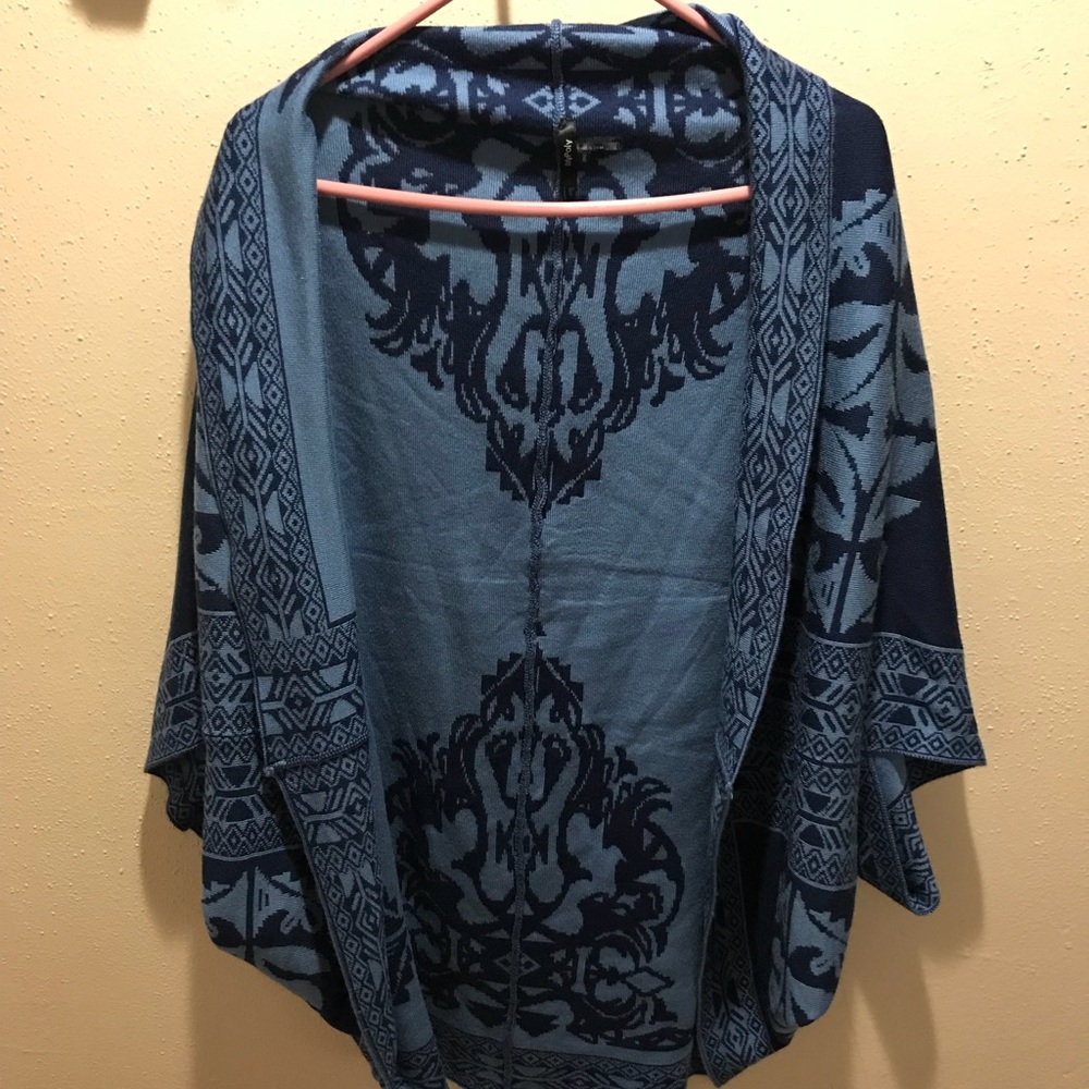 Super cute pull over sweater